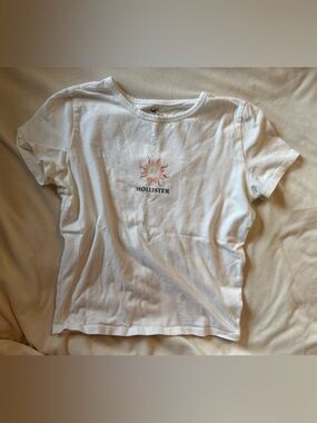 Hollister White Tee with Peach Sun Graphic